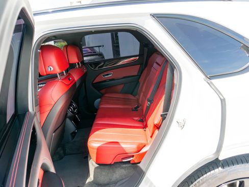 Used 2023 Bentley Bentayga AWD/4WD image 49