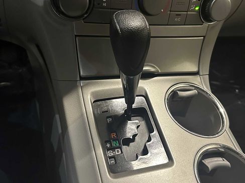 Used 2012 Toyota Highlander FWD image 15