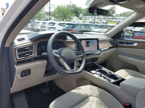 Certified 2025 Volkswagen Atlas SE w/ Panoramic Sunroof Package FWD image 18