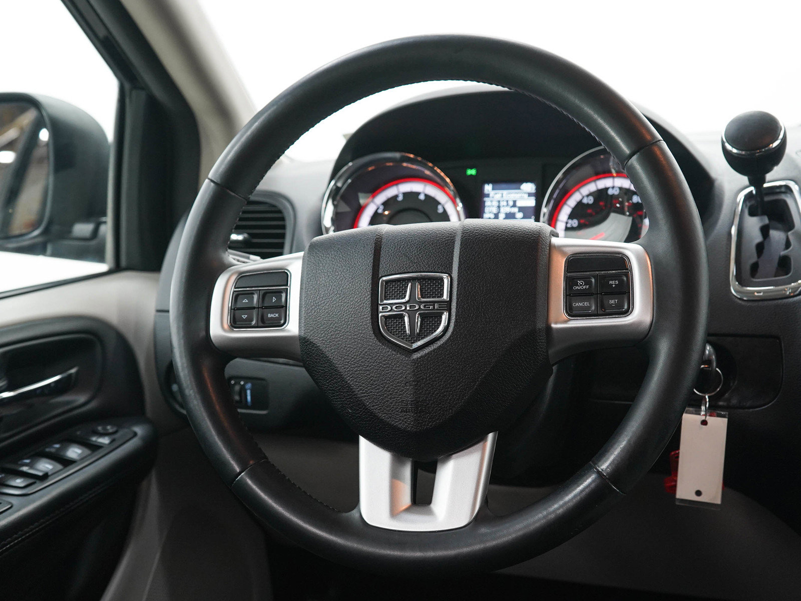 Used 2014 Dodge Grand Caravan SXT w/ Rear Park Assist Package FWD image 20