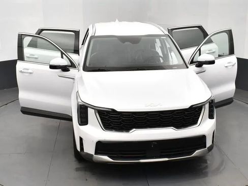 Used 2024 Kia Sorento S image 10