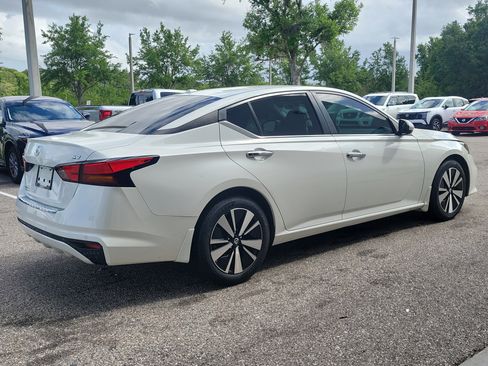 Used 2021 Nissan Altima 2.5 SV FWD image 5