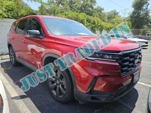 Used 2025 Honda Pilot Sport image 1