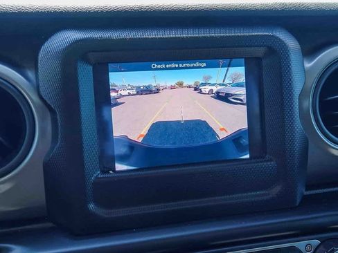 Certified 2022 Jeep Gladiator Sport image 22