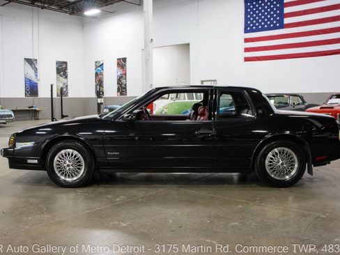 Used 1988 Oldsmobile Toronado Trofeo image 3