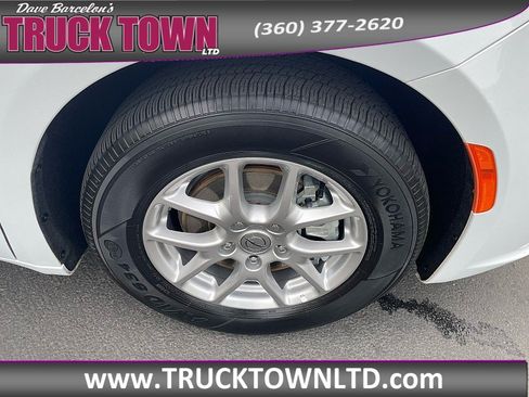 Used 2025 Chrysler Pacifica Select FWD image 35