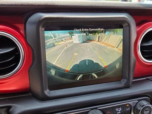 Used 2022 Jeep Wrangler Unlimited Rubicon w/ LED Lighting Group image 22