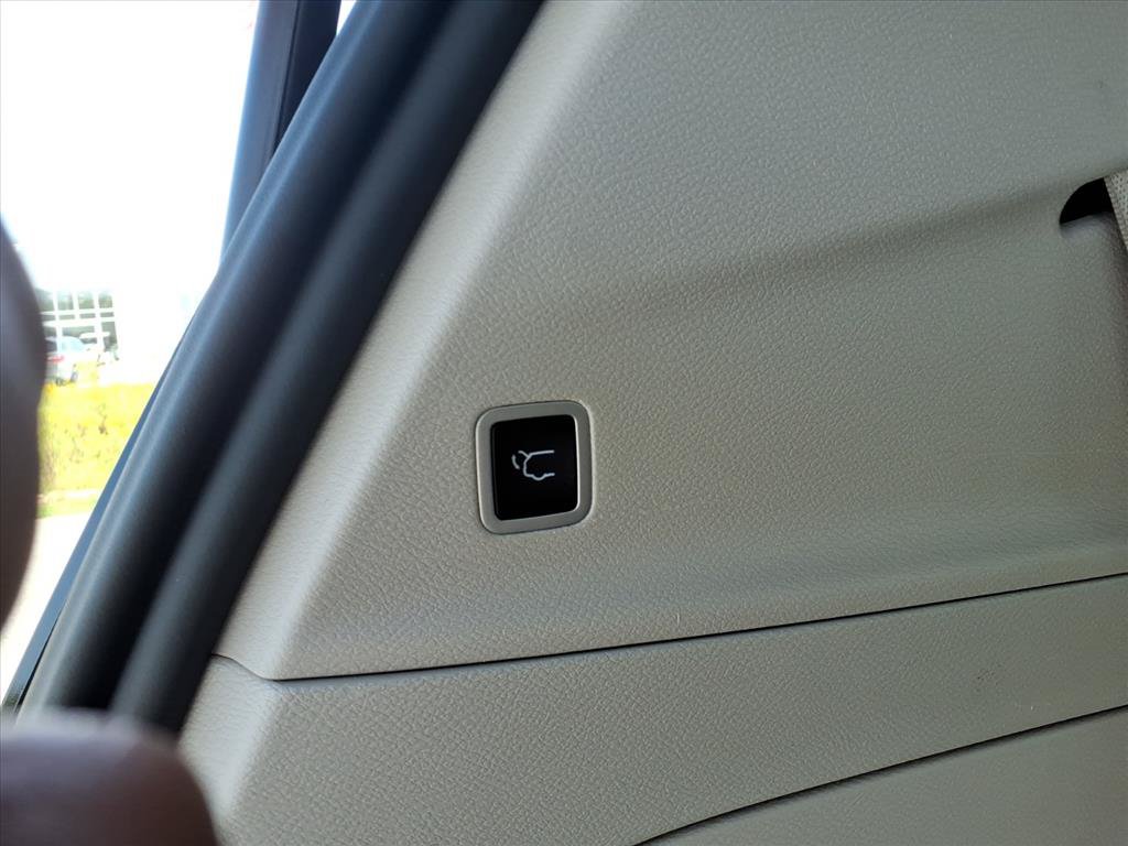 Used 2023 Chrysler Pacifica Touring-L FWD image 27