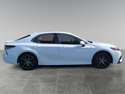 Used 2024 Toyota Camry SE image 6