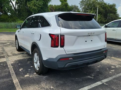 Used 2023 Kia Sorento LX AWD/4WD image 4