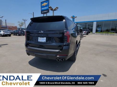 Used 2025 Chevrolet Suburban Z71 AWD/4WD image 7