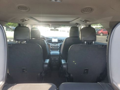 Used 2022 Ford Explorer XLT w/ Equipment Group 202A AWD/4WD image 16