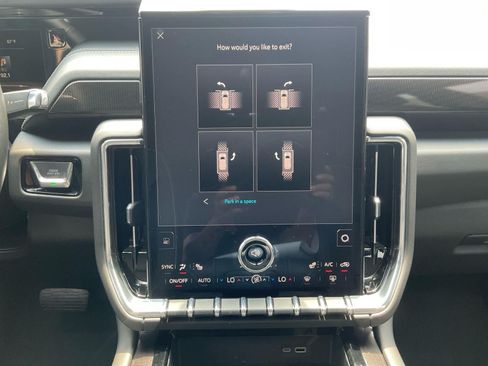 Used 2025 GMC Yukon Elevation AWD/4WD image 11