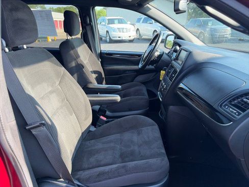 Used 2018 Dodge Grand Caravan SE FWD image 17