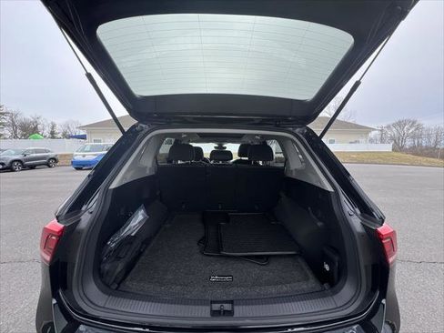 Used 2023 Volkswagen Tiguan SE w/ Panoramic Sunroof Package image 23