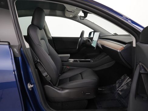 Used 2022 Tesla Model Y Long Range image 9