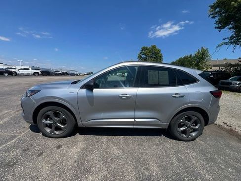 Used 2023 Ford Escape ST-Line w/ Tech Pack #1 AWD/4WD image 9