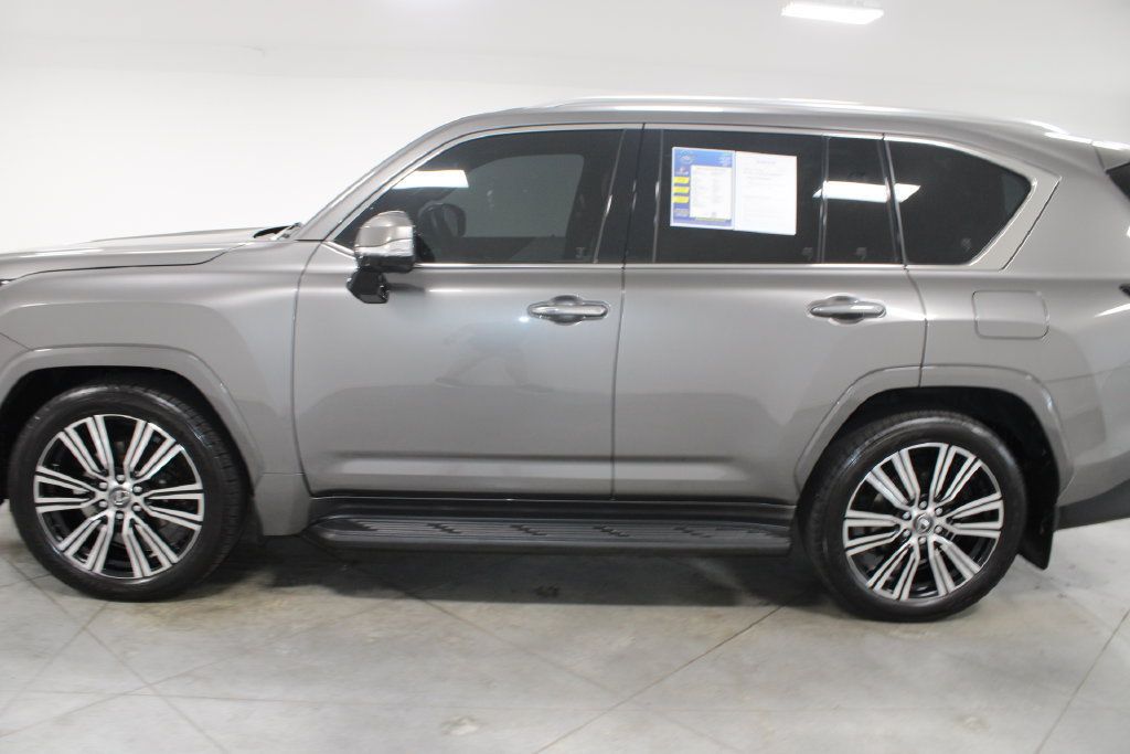 Used 2024 Lexus LX 600 4WD w/ Luxury Package image 6