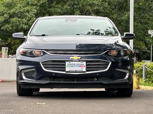 Used 2017 Chevrolet Malibu Premier w/ Premier Sun and Wheel Package FWD image 10
