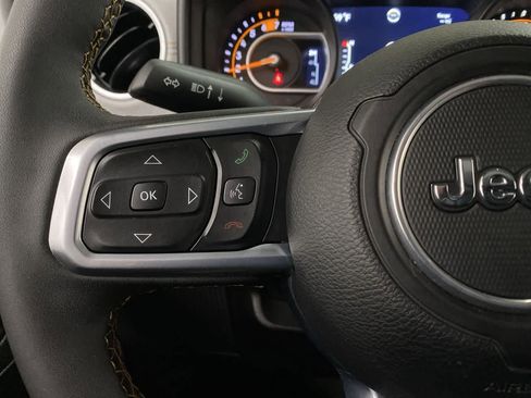 Used 2025 Jeep Wrangler Unlimited Sahara AWD/4WD image 20