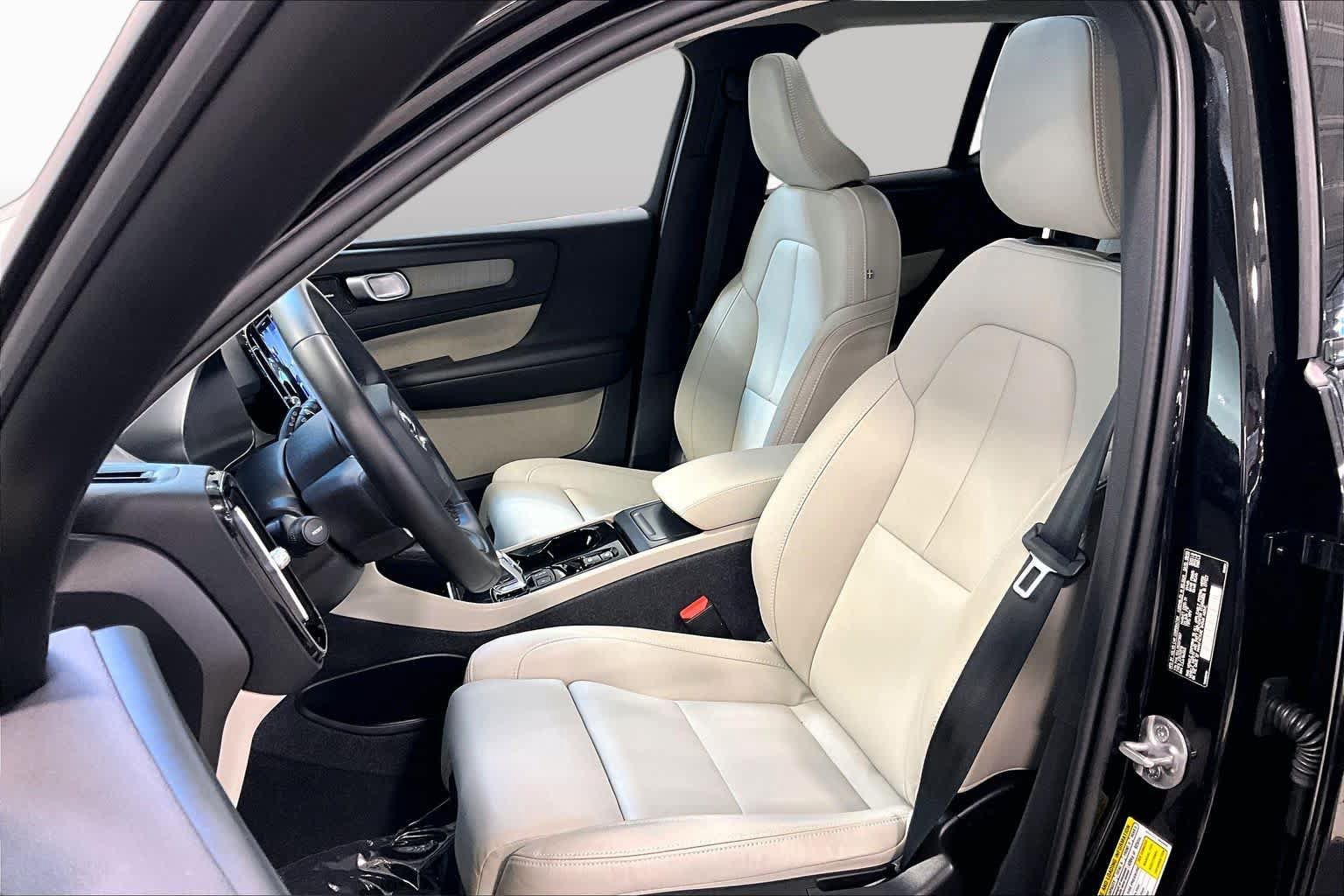Certified 2024 Volvo XC40 B5 Plus w/ Climate Package AWD/4WD image 9