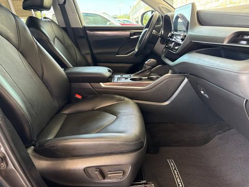 Used 2022 Toyota Highlander Limited FWD image 22