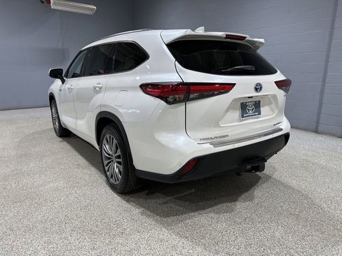 Used 2020 Toyota Highlander Platinum AWD/4WD image 6
