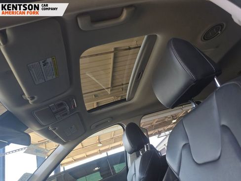 Used 2025 Kia Telluride S AWD/4WD image 12