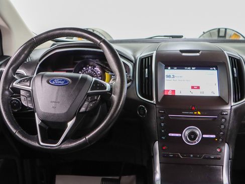 Used 2019 Ford Edge Titanium image 17