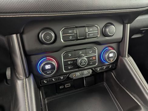 Used 2023 Chevrolet Suburban Premier image 21