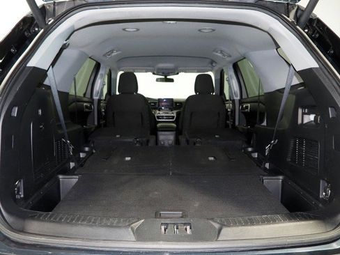 Used 2022 Ford Explorer XLT image 40