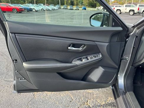 Used 2023 Nissan Sentra SV FWD image 12