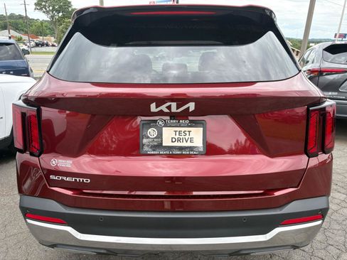 Used 2025 Kia Sorento S w/ Panoramic Sunroof Package FWD image 7