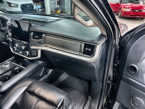 Used 2024 Ford Expedition Max XLT AWD/4WD image 30