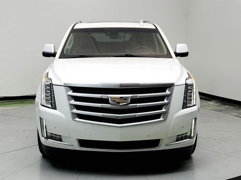Used 2018 Cadillac Escalade ESV Premium Luxury image 2