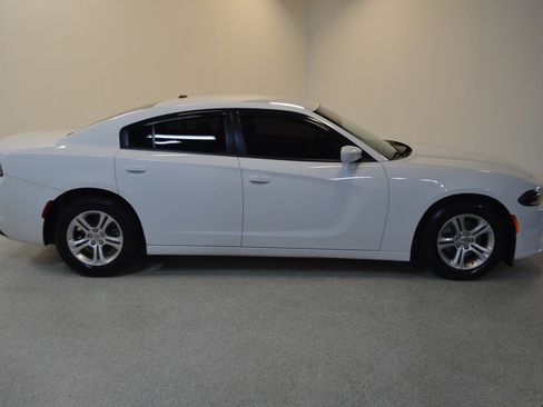 Used 2022 Dodge Charger SXT image 2