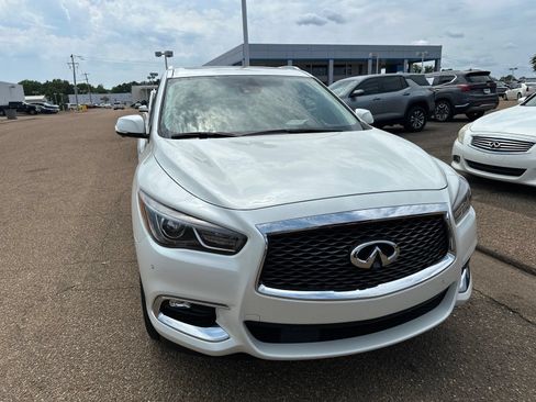 Used 2020 INFINITI QX60 Luxe w/ Essential Package FWD image 3