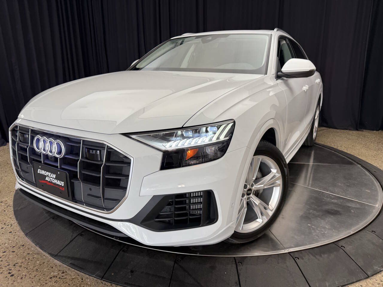 Used 2023 Audi Q8 Premium w/ Convenience Package AWD/4WD image 3