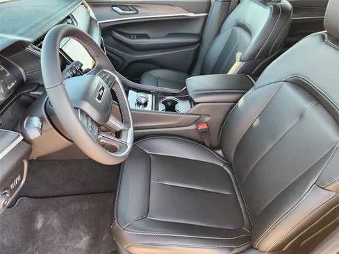 New 2025 Jeep Grand Cherokee L Limited w/ Trailer Tow Package image 9