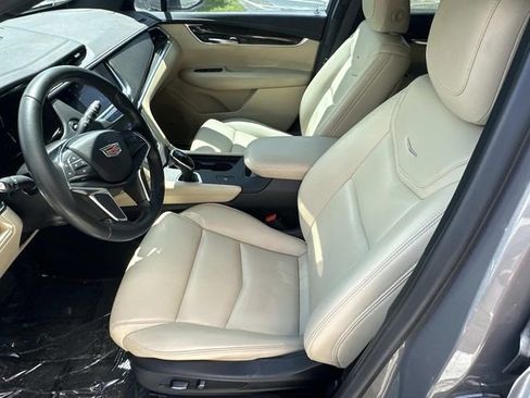Used 2019 Cadillac XT5 FWD image 17