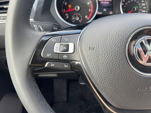 Used 2020 Volkswagen Tiguan SE w/ Panoramic Sunroof Package image 14