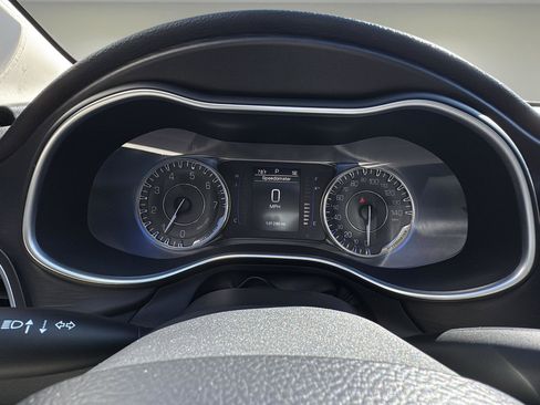 Used 2015 Chrysler 200 Limited w/ Convenience Group image 12