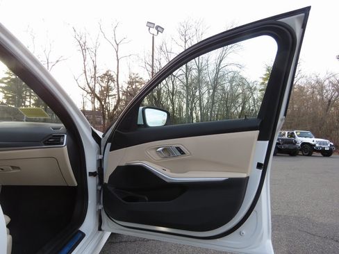 Used 2022 BMW 330i xDrive Sedan w/ Driving Assistance Package image 13