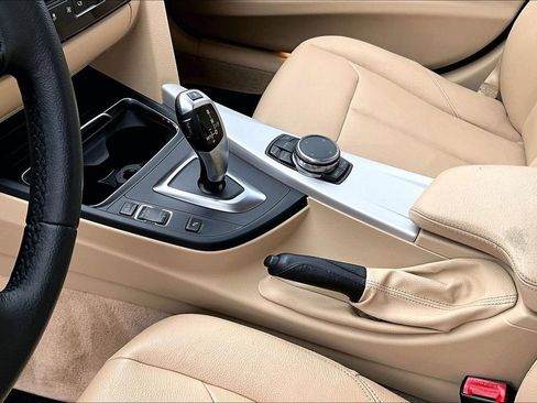 Used 2016 BMW 320i Sedan RWD image 17