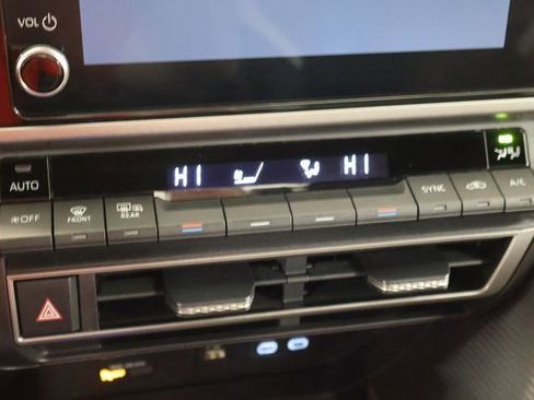 Used 2025 Toyota Camry SE image 23