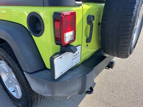 Used 2017 Jeep Wrangler Sport w/ Quick Order Package 24S AWD/4WD image 10