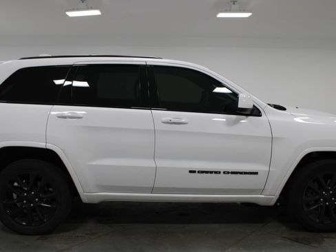 Used 2022 Jeep Grand Cherokee Laredo X AWD/4WD image 11