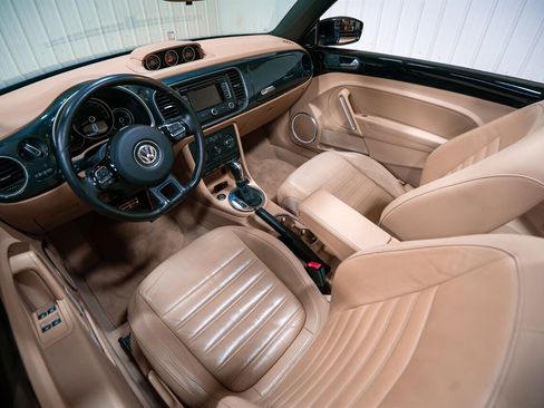 Used 2013 Volkswagen Beetle 2.0T image 13