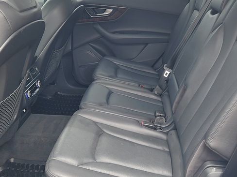 Used 2018 Audi Q7 3.0T Prestige w/ Prestige Package AWD/4WD image 19