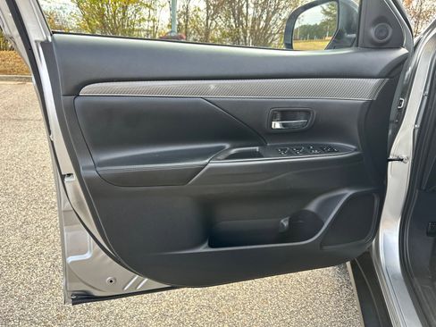 Used 2020 Mitsubishi Outlander SEL image 10